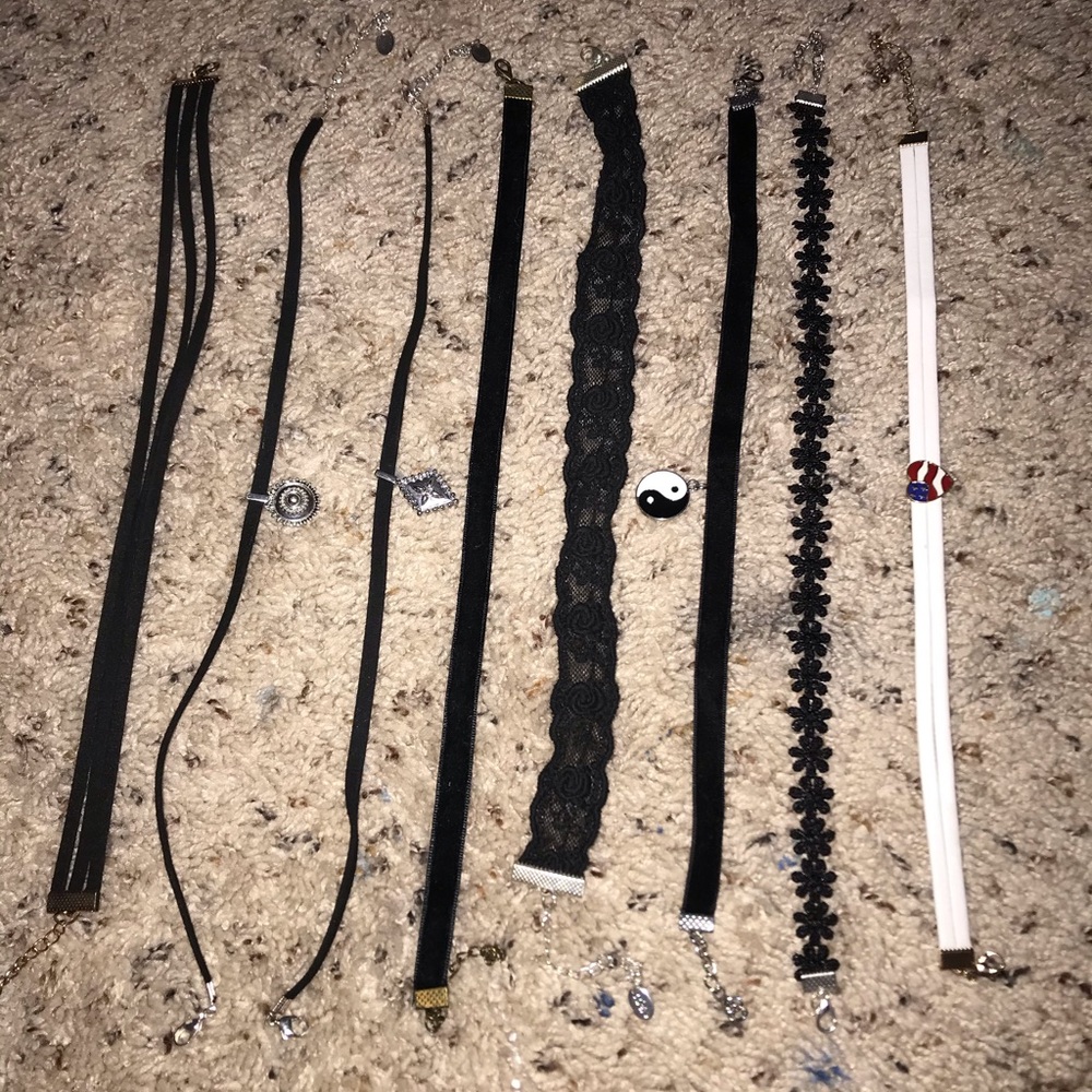 8 chokers